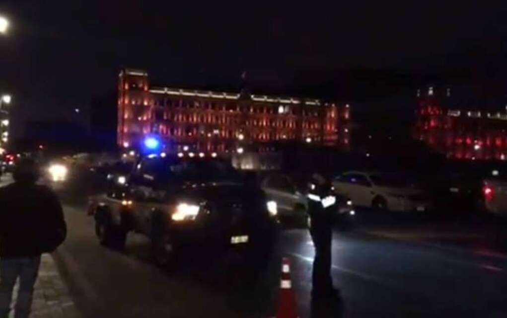 grua frente a palacio nacional