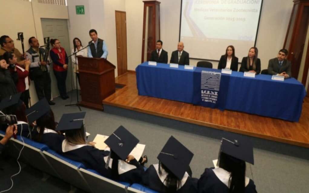 310152-convocan-a-graduados-del-icest-a-ejercer-su-profesion-con-pasion (1)