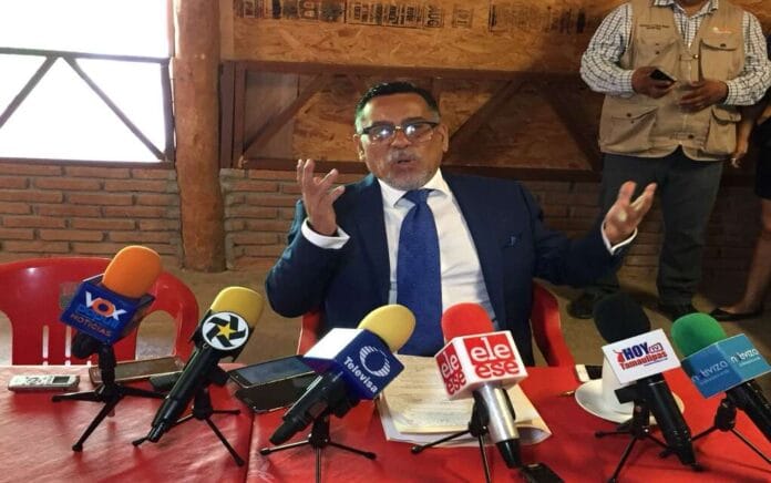 Parte del equipo de trabajo y seguidores de (2)