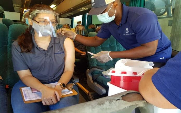 19-Jul-Eu-vacuna-a-obreros-de-maquiladoras-de-Nueo-Laredo-1-