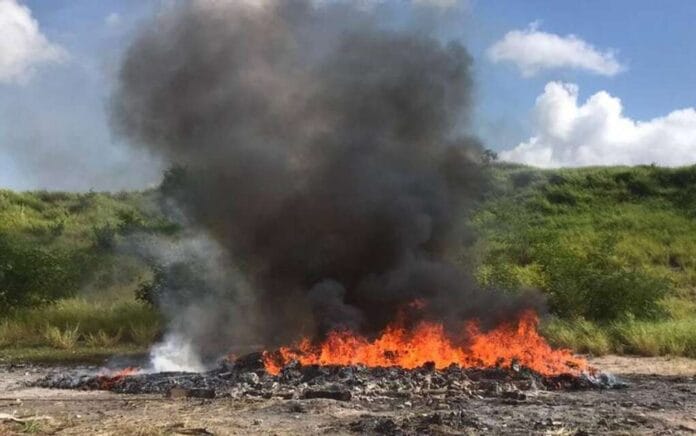 La quema de enervantes se efectuó este jueves en la explanada de la Octava Zona Militar de Reynosa