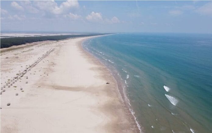Playa Tesoro es atractiva y poco explorada