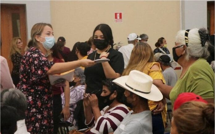 Entregan en Tamaulipas lentes a personas de escasos recursos