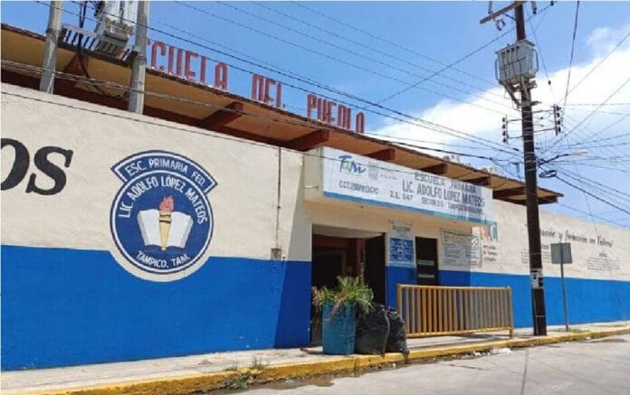 Padres exigen devolución del pago de prescripciones a instituciones públicas