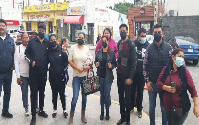 Exigen maestros estatales