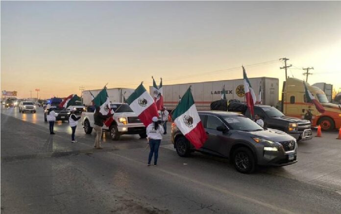 Ingresa por Nuevo Laredo enorme caravana de migrantes Optimus