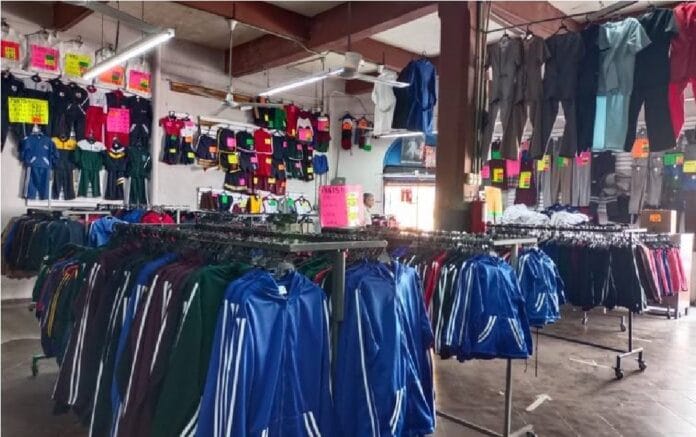 Uniformes neutros promueven la equidad