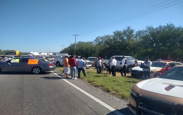 Tras poco más de dos horas de bloqueo vehicular