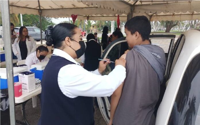 Vacuna contra influenza se realiza con Drive Thru en Tampico