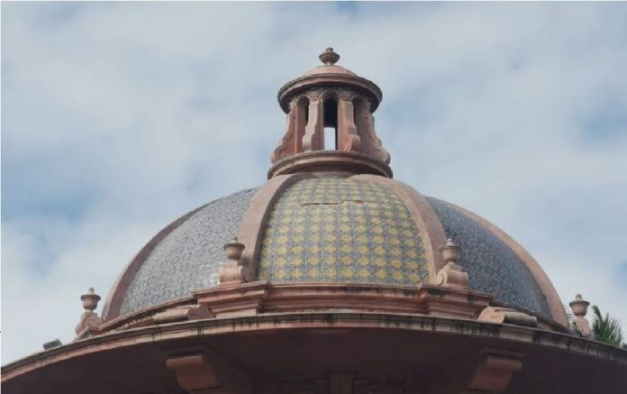 Repararán al _pulpo rosa_ en el 2024_ el kiosco de la plaza de Armas de Tampico tuvo un desprendimiento