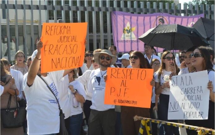 En Reynosa, el personal se concentró en la explanada del Juzgado Séptimo de Distrito