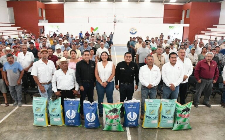 Entregan semilla en apoyo a productores de Abasolo y Soto la Marina