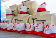 Entregan apoyos de estufas y tinacos a familias de Xicoténcatl