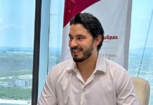 Entregan sobres de viaje a trabajadores que participarán en programa agrícola en Canadá