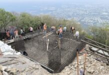 Avanza construcción de asta bandera monumental
