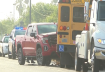 Un herido por choque entre autobús escolar y camioneta