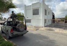 Encuentran cuerpo maniatado afuera de bodega