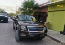 Detienen en Reynosa a 2 hombres con parque y drogas