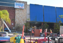 Desalojan a Ihop por adeudo de renta