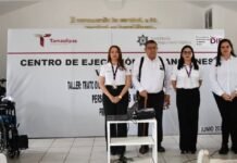 Donan silla de ruedas a adulta mayor con discapacidad en el CEDES Victoria