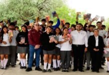 ITCA realiza entrega de libros a jóvenes de Villa de Casas