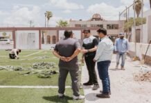 Supervisan instalación de nueva cancha de futbol en Centro Deportivo Ing. Eduardo Chávez