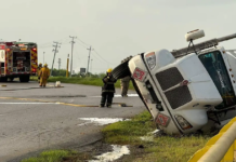 Vuelca pipa cargada con gasolina en Altamira