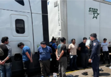Hallan a 15 inmigrantes en camión abandonado en Donna
