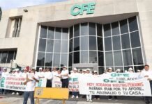 Protestan en Tampico jubilados de CFE por cambios que afectan sus pensiones
